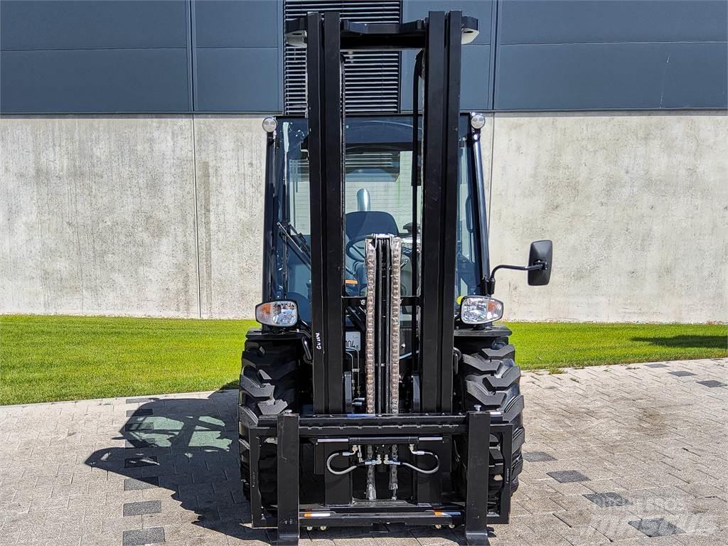 Manitou MC 30-4 越野叉车|叉装车