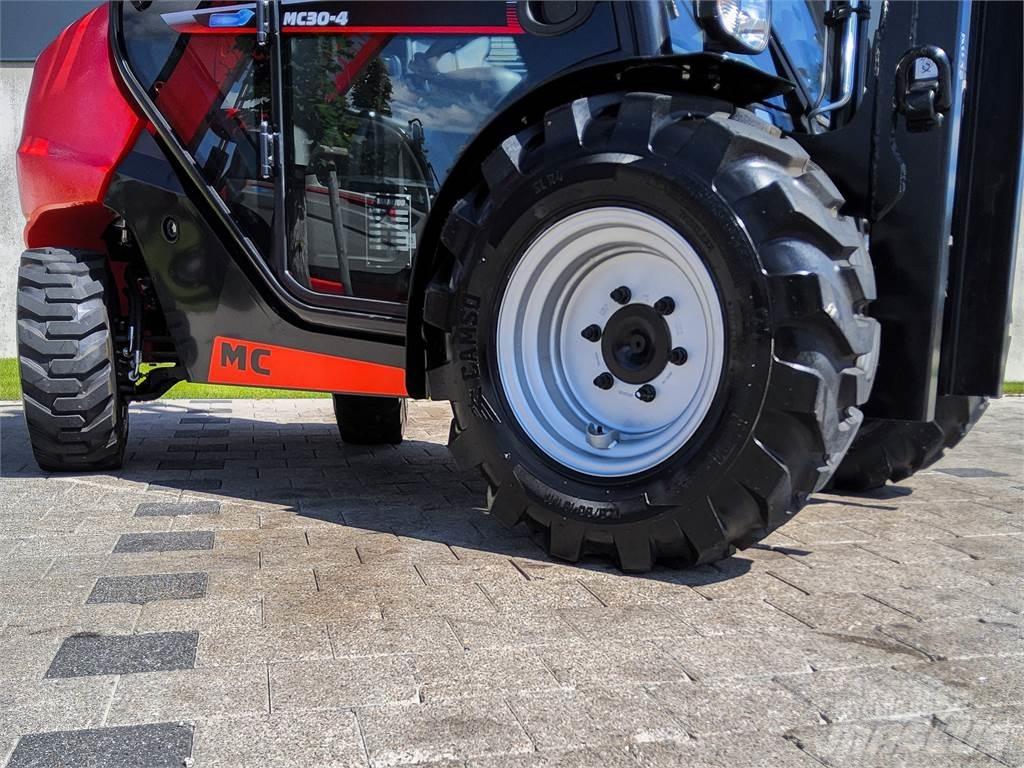 Manitou MC 30-4 越野叉车|叉装车