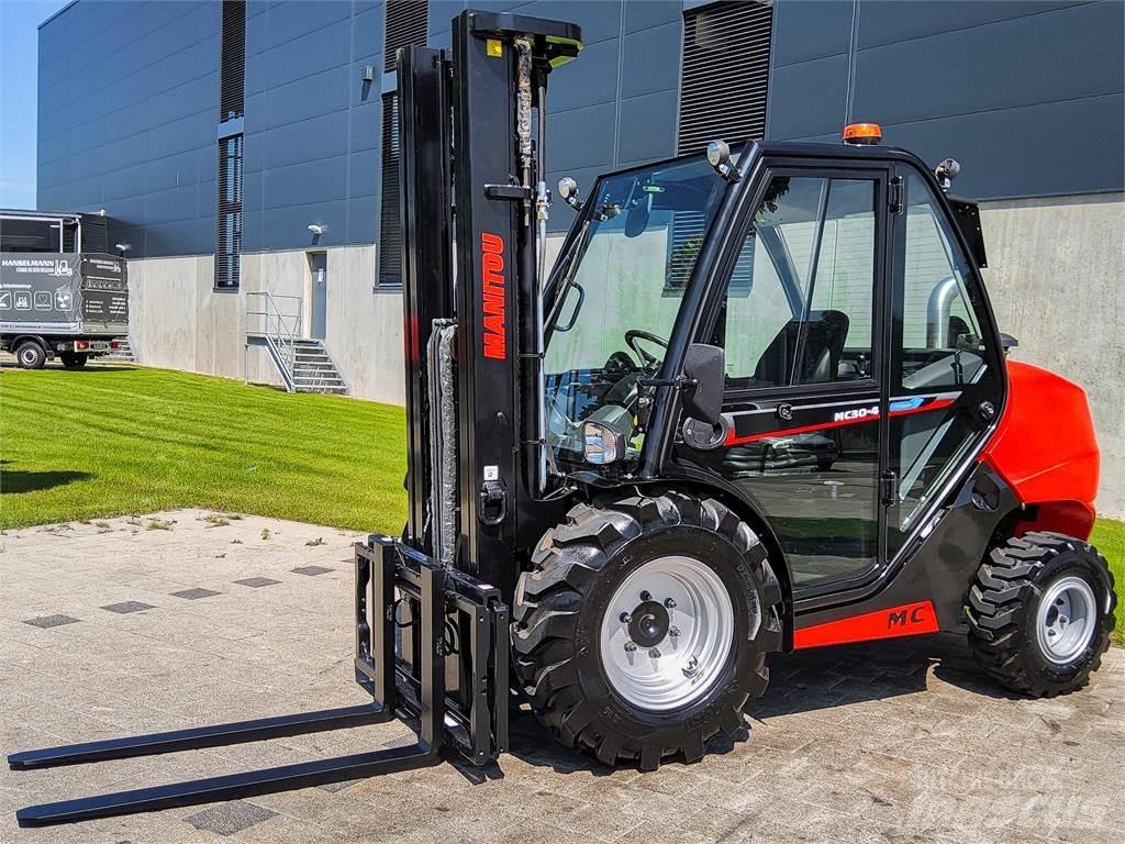 Manitou MC 30-4 越野叉车|叉装车