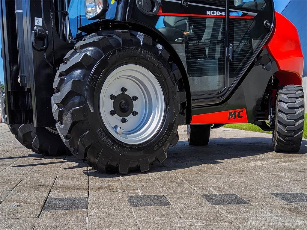 Manitou MC 30-4 越野叉车|叉装车