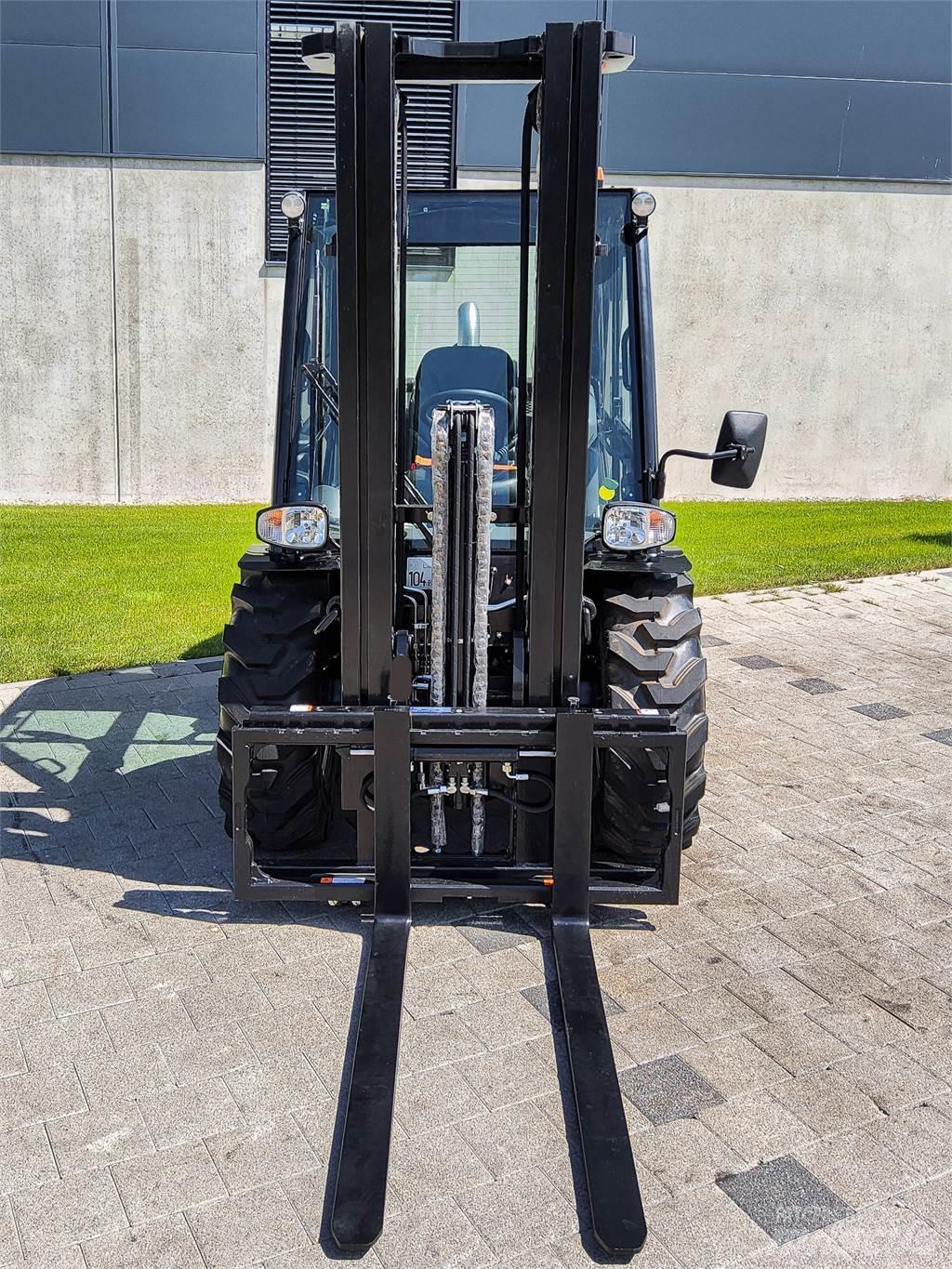 Manitou MC 30-4 越野叉车|叉装车