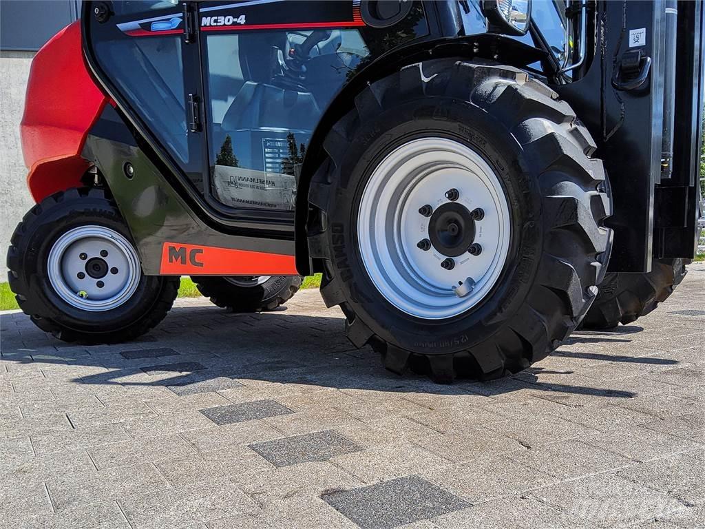 Manitou MC 30-4 越野叉车|叉装车