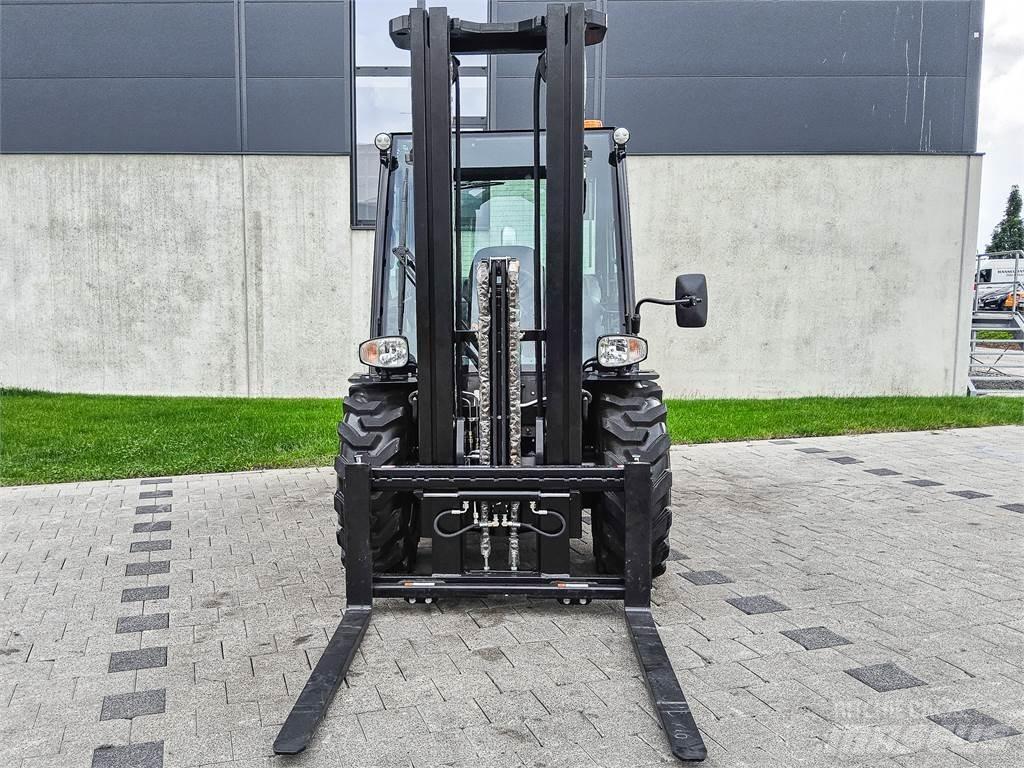 Manitou MC 30-4 越野叉车|叉装车
