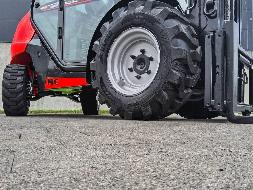 Manitou MC 30-4 越野叉车|叉装车