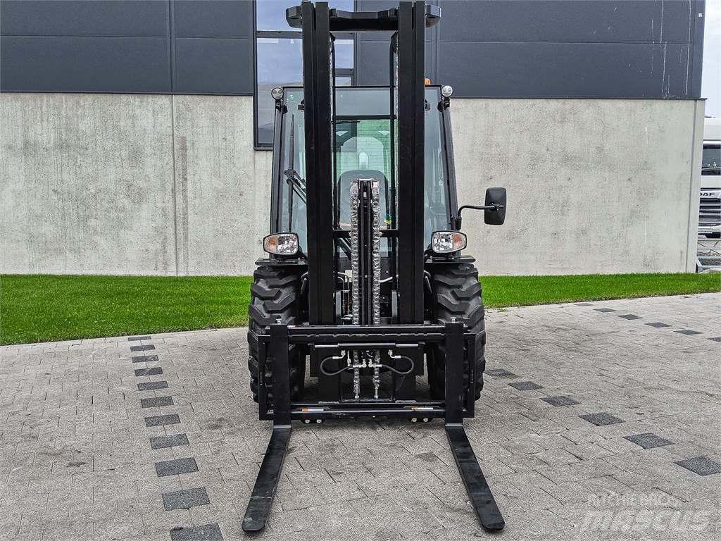 Manitou MC 30-4 越野叉车|叉装车