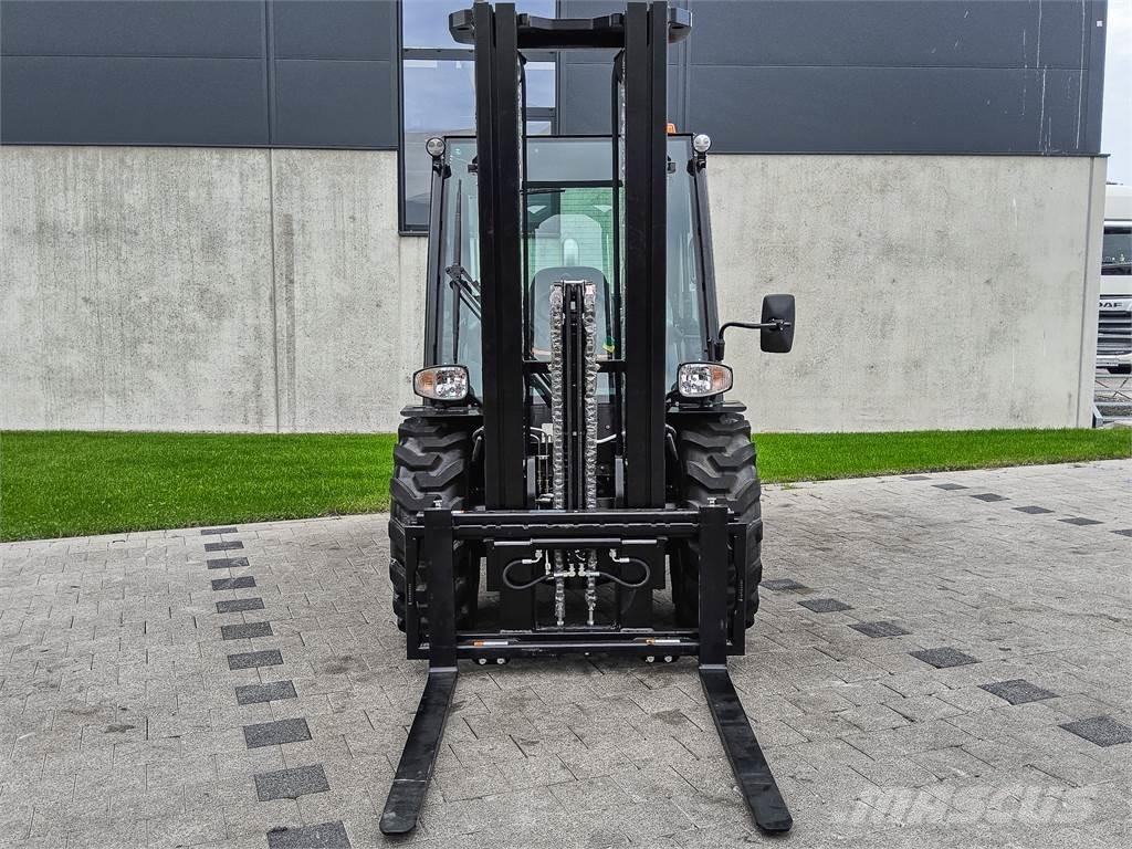 Manitou MC 30-4 越野叉车|叉装车
