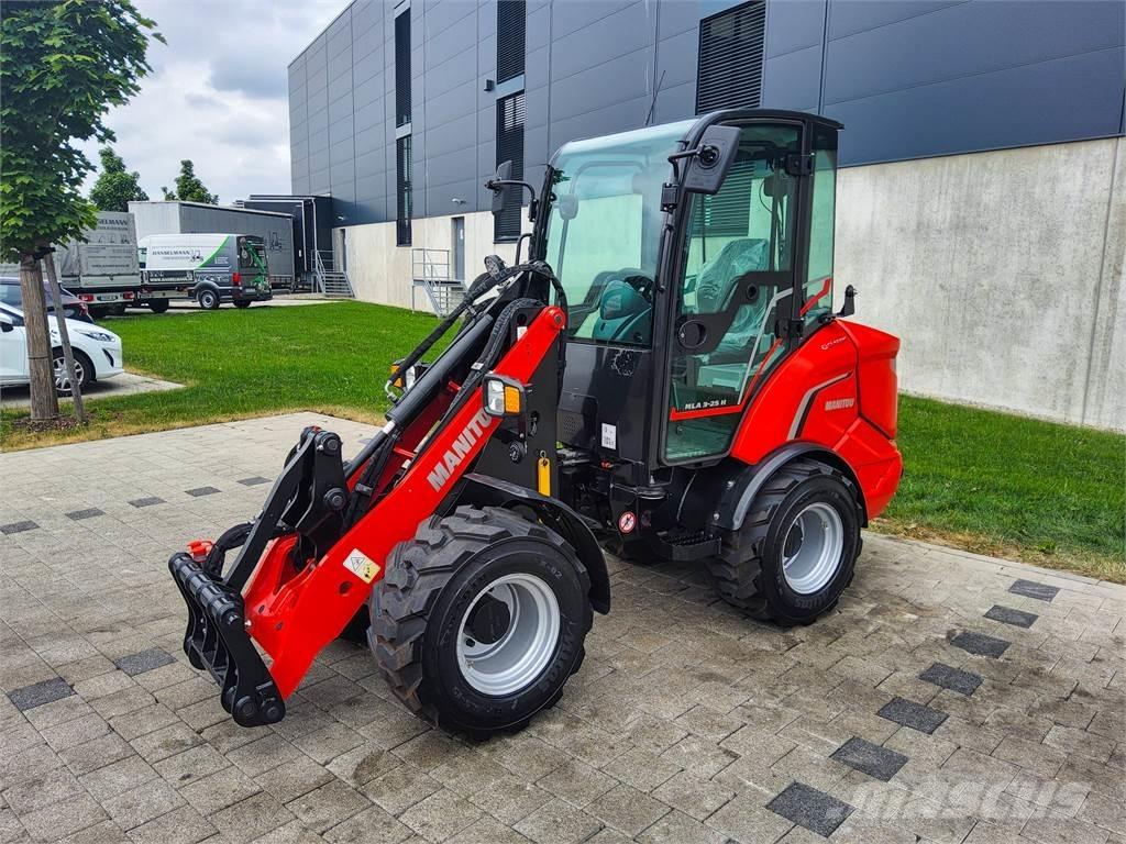 Manitou MLA 3-25H 小型挖掘机