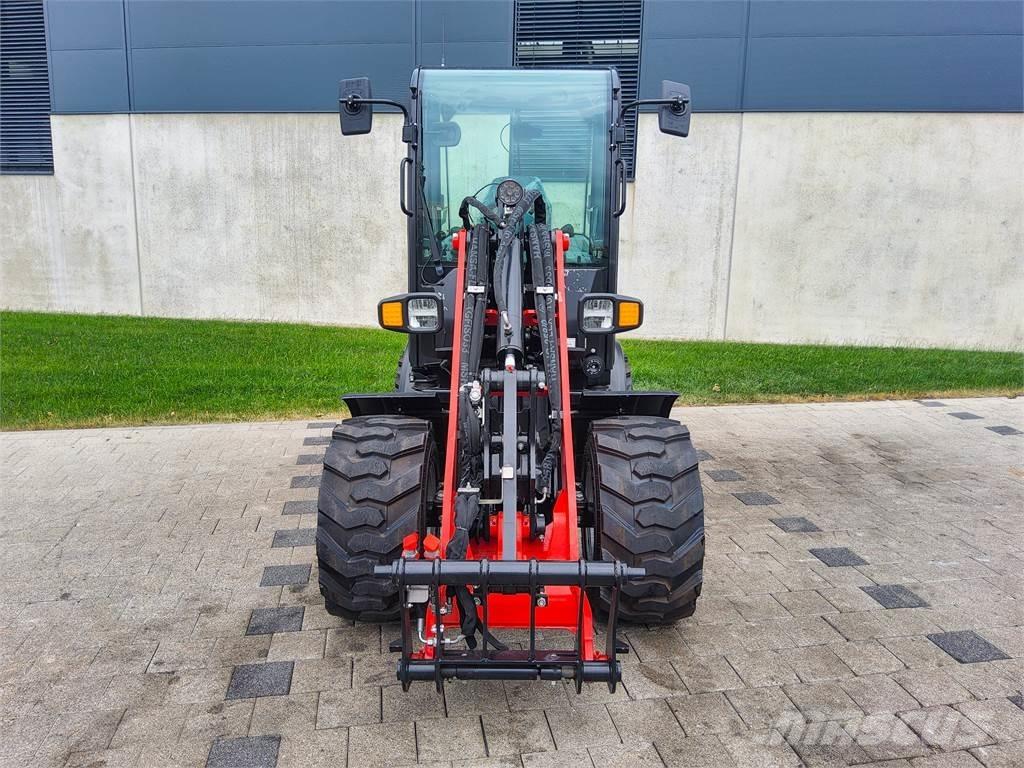 Manitou MLA 3-25H 小型挖掘机