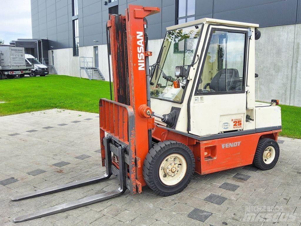 Nissan EH02F25U 柴油叉车