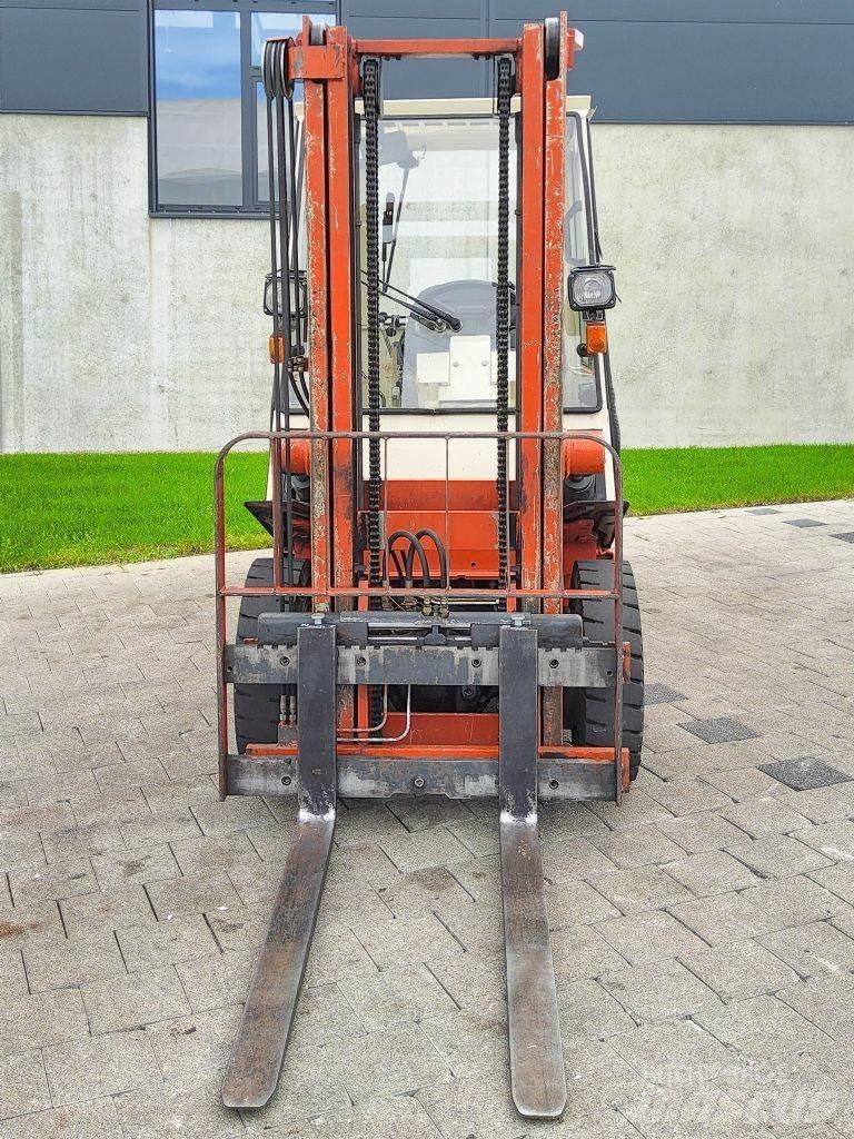 Nissan EH02F25U 柴油叉车