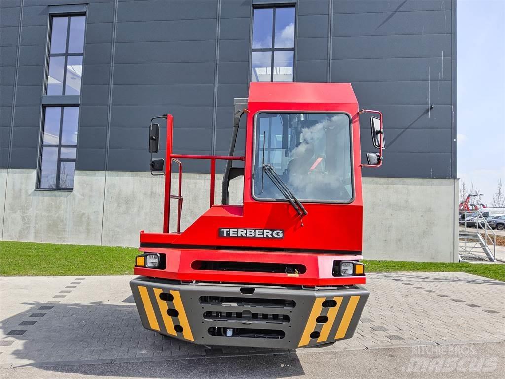 Terberg YT 220 码头牵引车