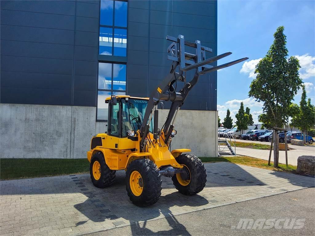 Volvo L 30G 小型挖掘机