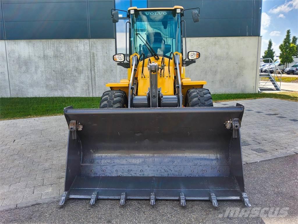Volvo L 30G 小型挖掘机