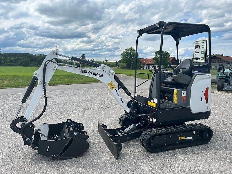 Bobcat E17 小型挖掘机