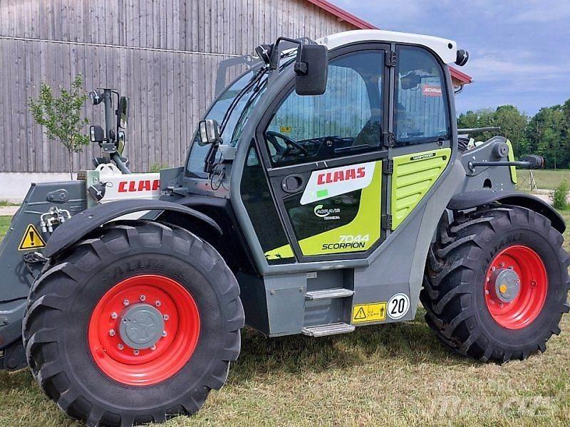 CLAAS Scorpion 7044 伸缩臂叉装车|叉装车
