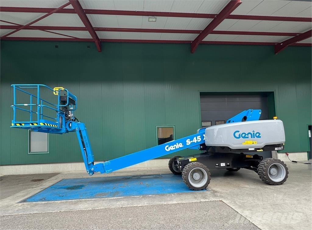 Genie S-45 XC 曲臂高空工作平台
