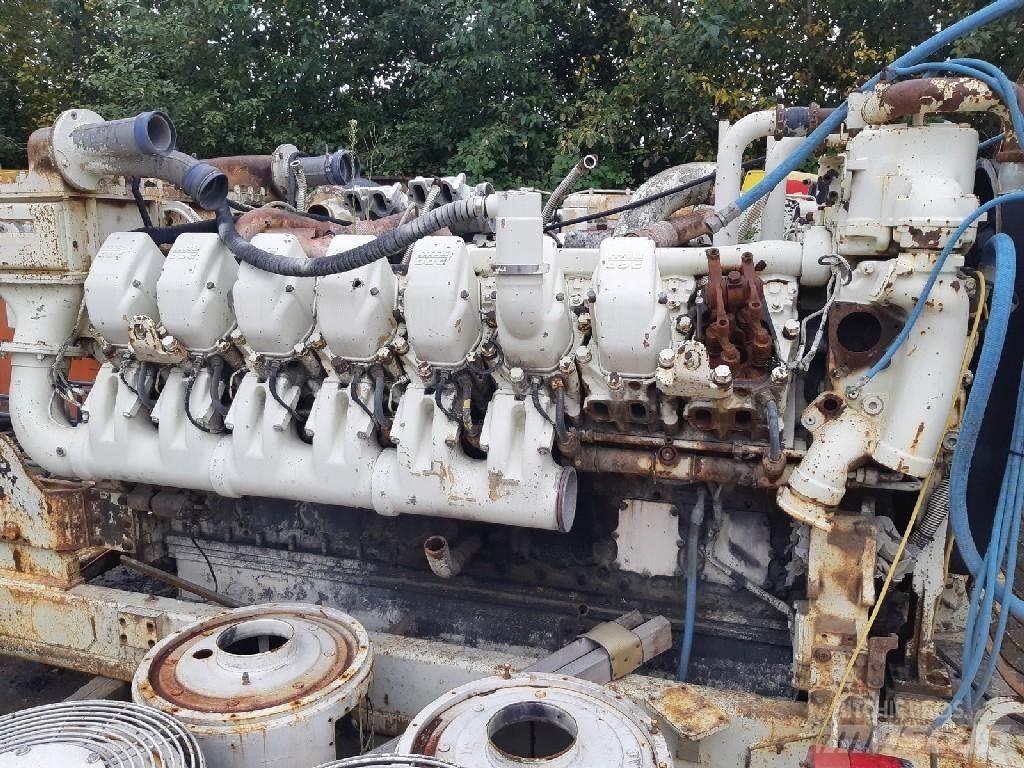 Komatsu 930E 发动机