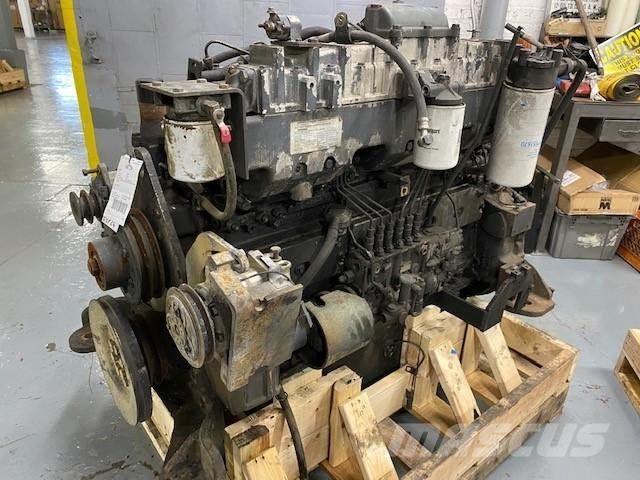 Komatsu SA6D125E-2 发动机