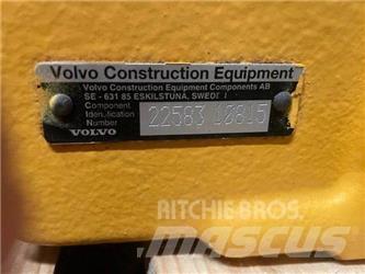 Volvo G990 传动装置
