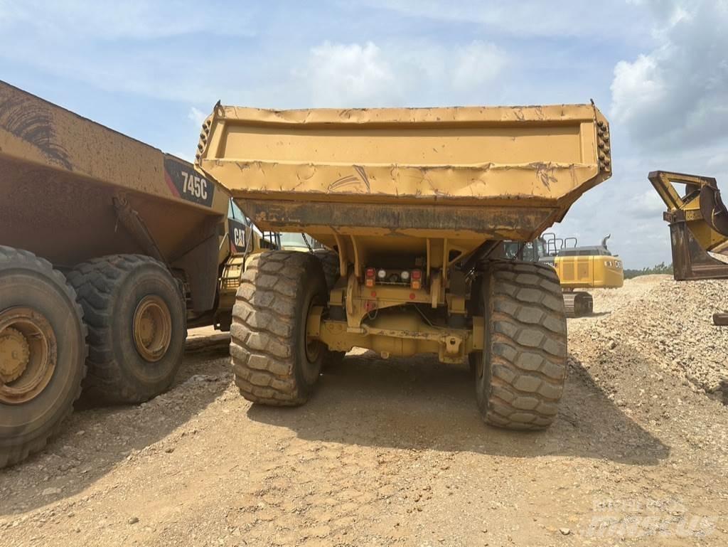 CAT 745 铰接式自卸车