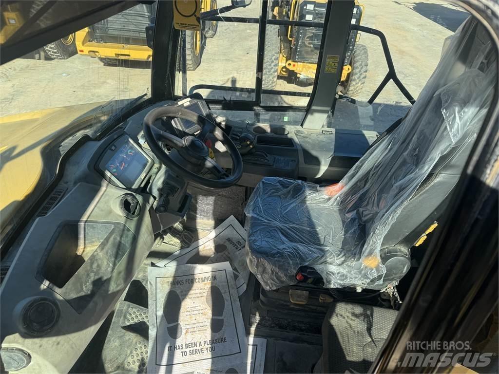 CAT 745 铰接式自卸车