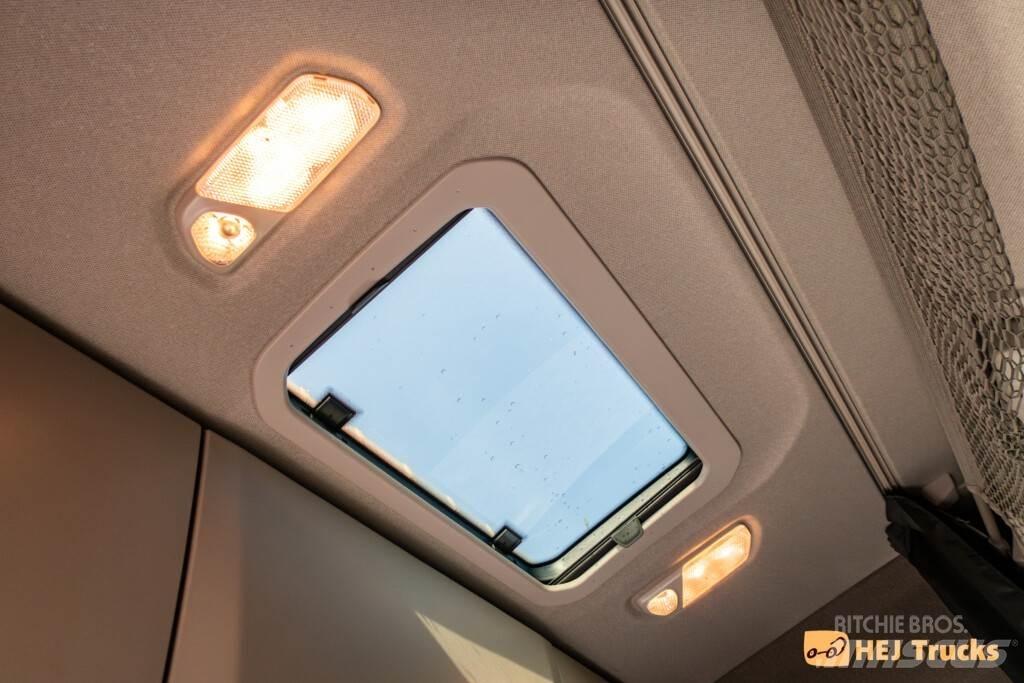 Scania R660 A6x2NB 牵引车
