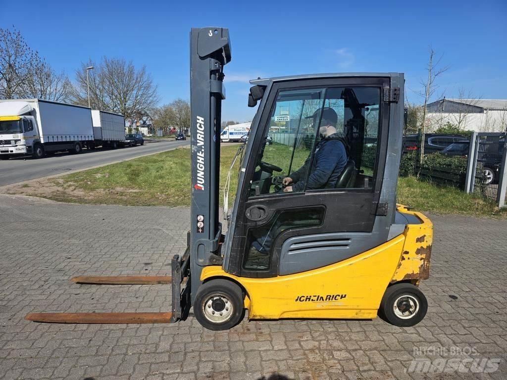 Jungheinrich EFG320 电动叉车