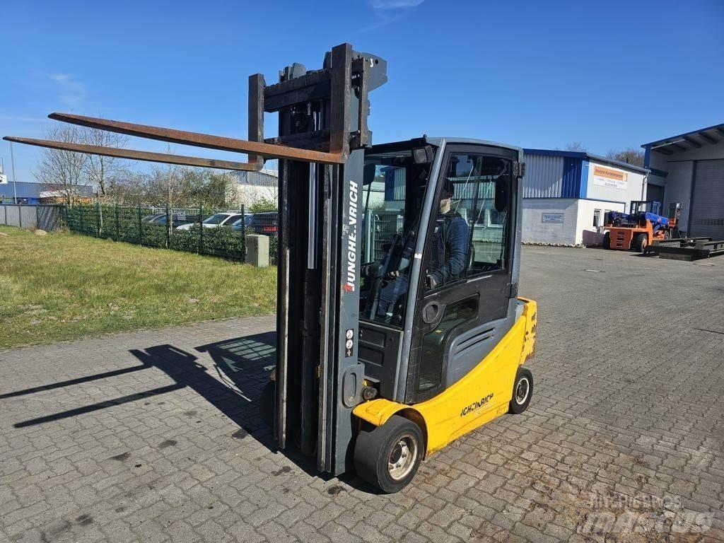 Jungheinrich EFG320 电动叉车