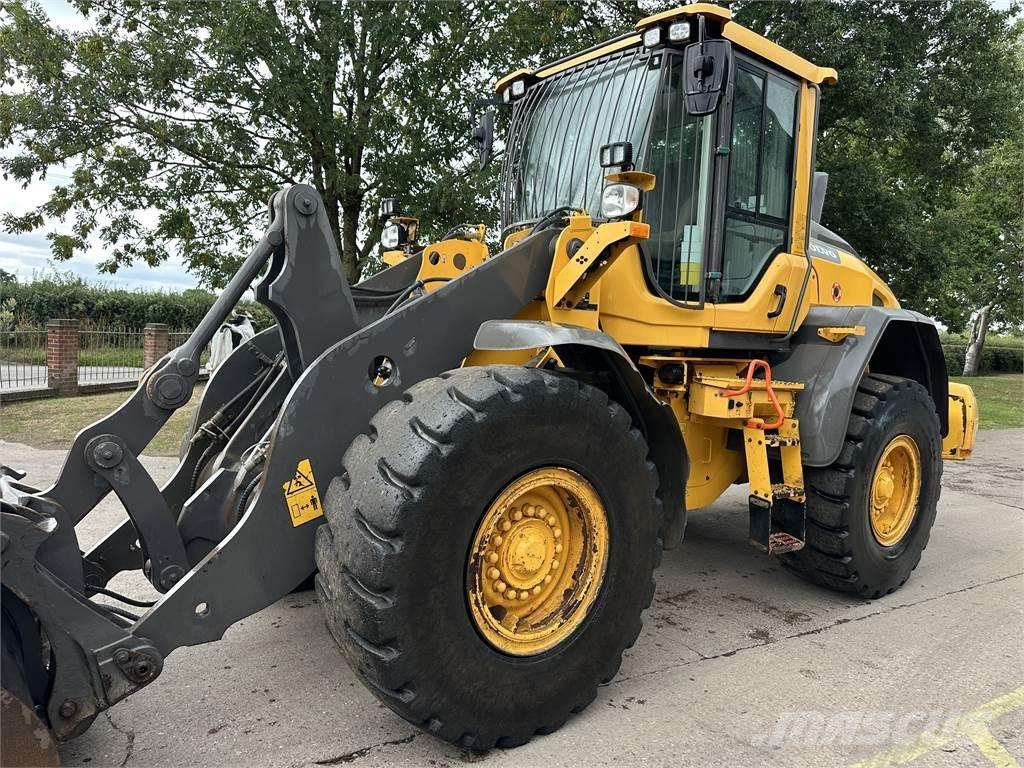 Volvo BM L70H 前装载和挖掘机