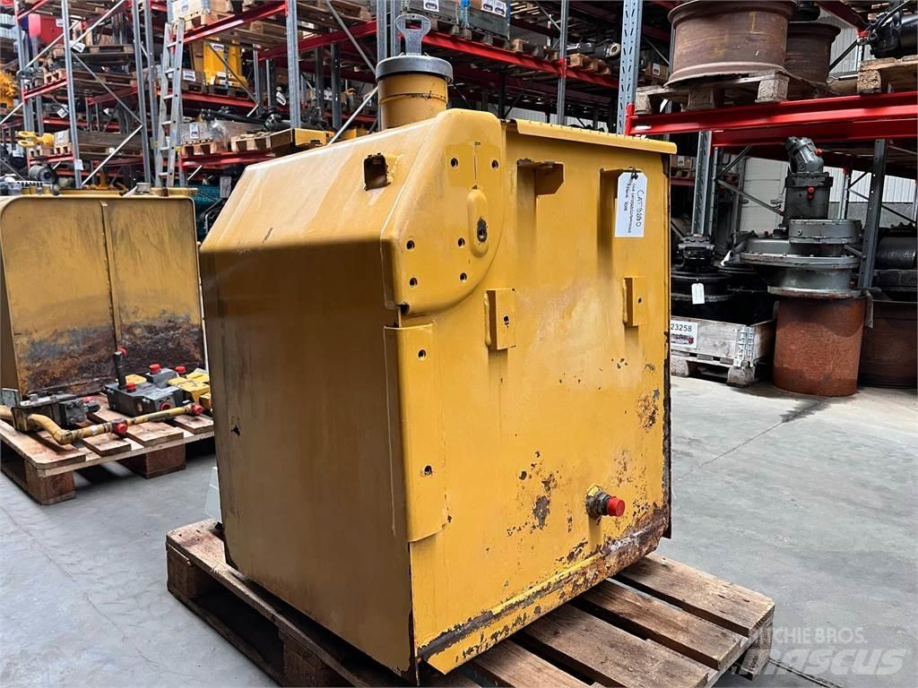 CAT 323D brændstoftank 其他组件