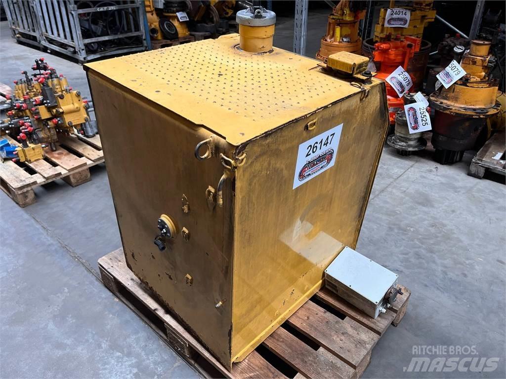 CAT 323D brændstoftank 其他组件