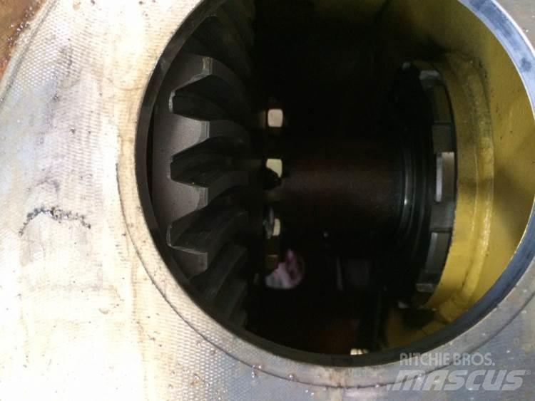Komatsu D37P-5 Køregear 传动装置