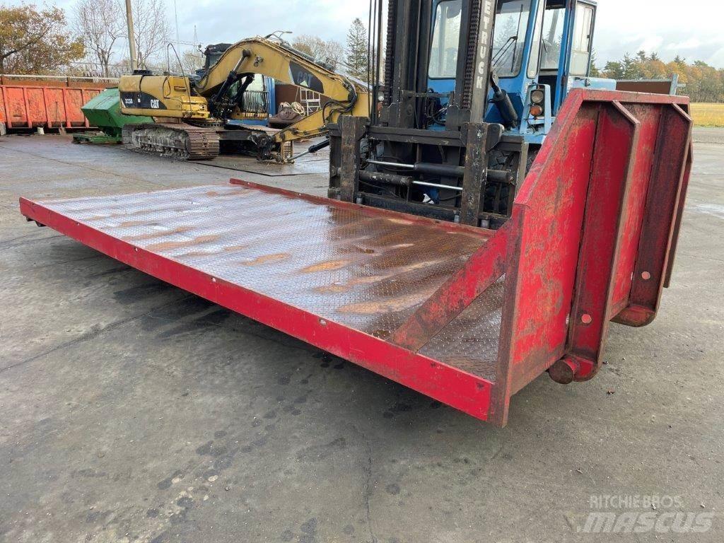  Maskintrailer med wirehejs 低平板半挂车
