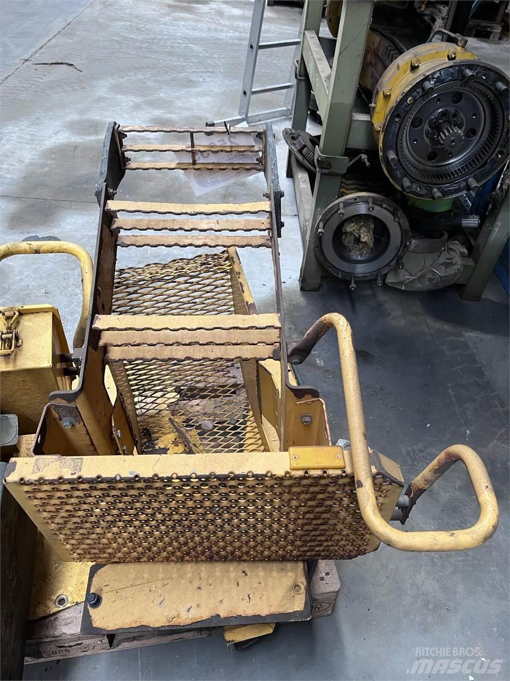  Trappe, Volvo L90E 其他组件
