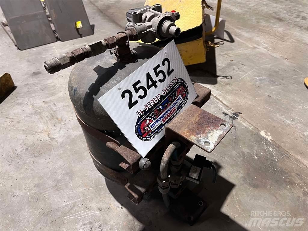 Volvo L120F lufttank 其他组件