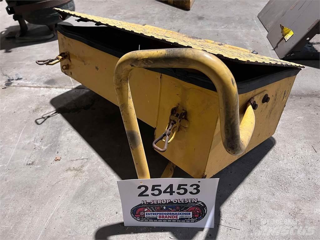 Volvo L120F værktøjskasse 其他组件