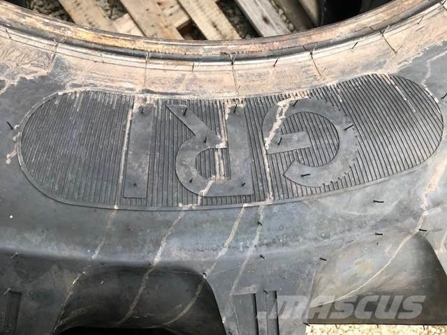  Rear Tyres 轮胎、车轮、轮圈