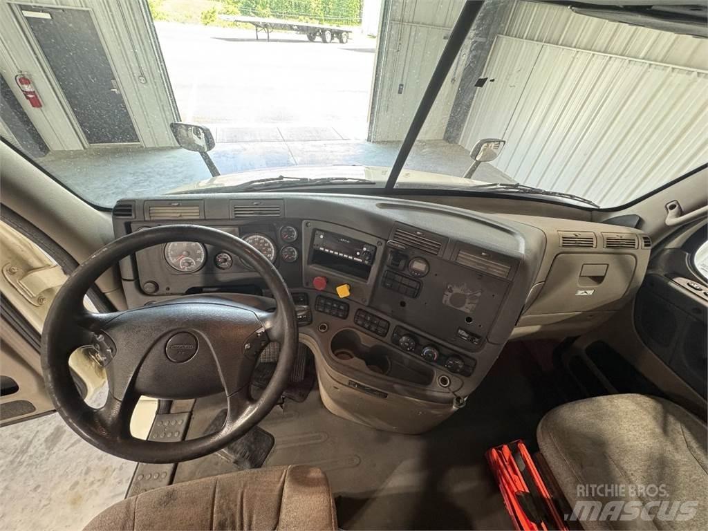 Freightliner CA113 牵引车