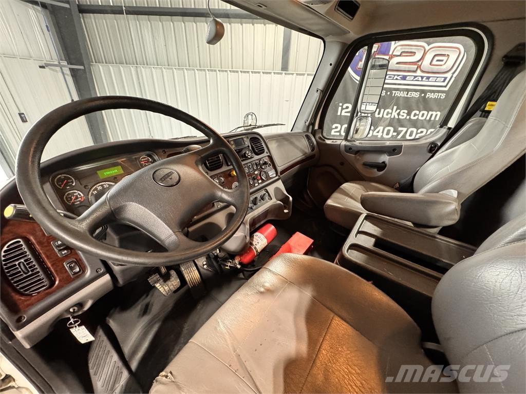 Freightliner M2 平板车