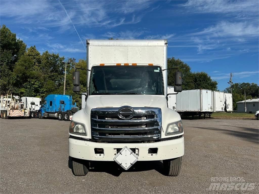 Hino 268 厢式货车