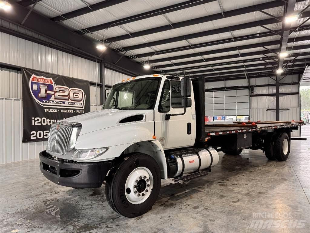 International 4300 平板栏板货车
