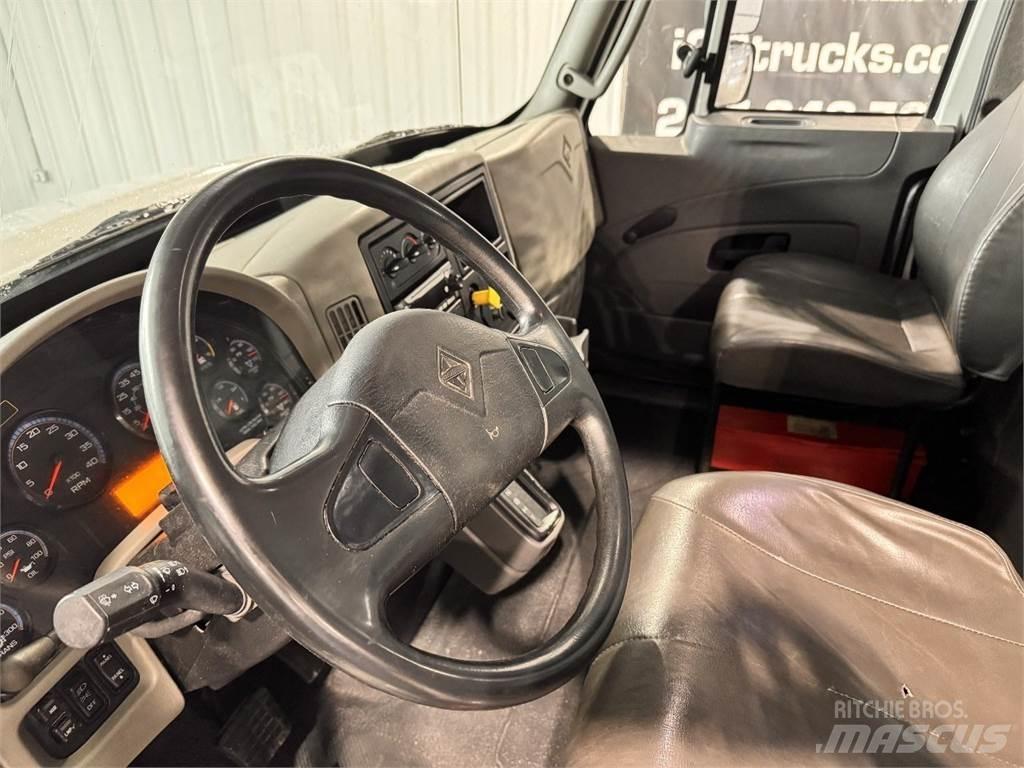 International 4300 平板栏板货车