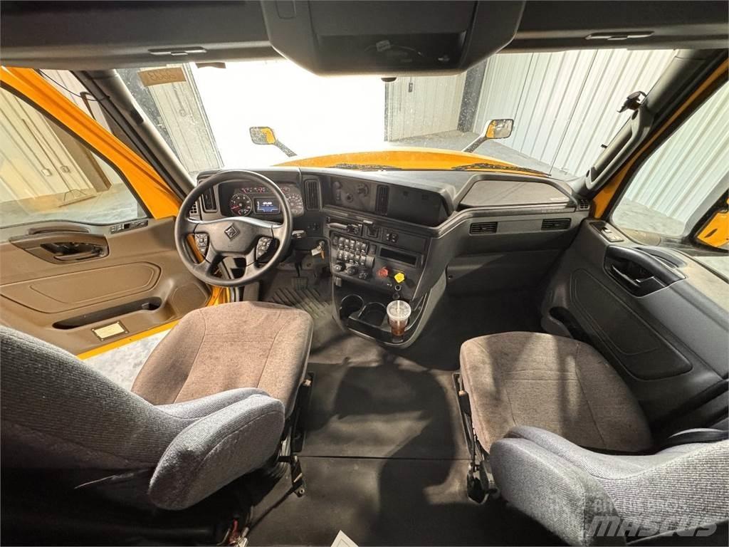 International LT625 牵引车