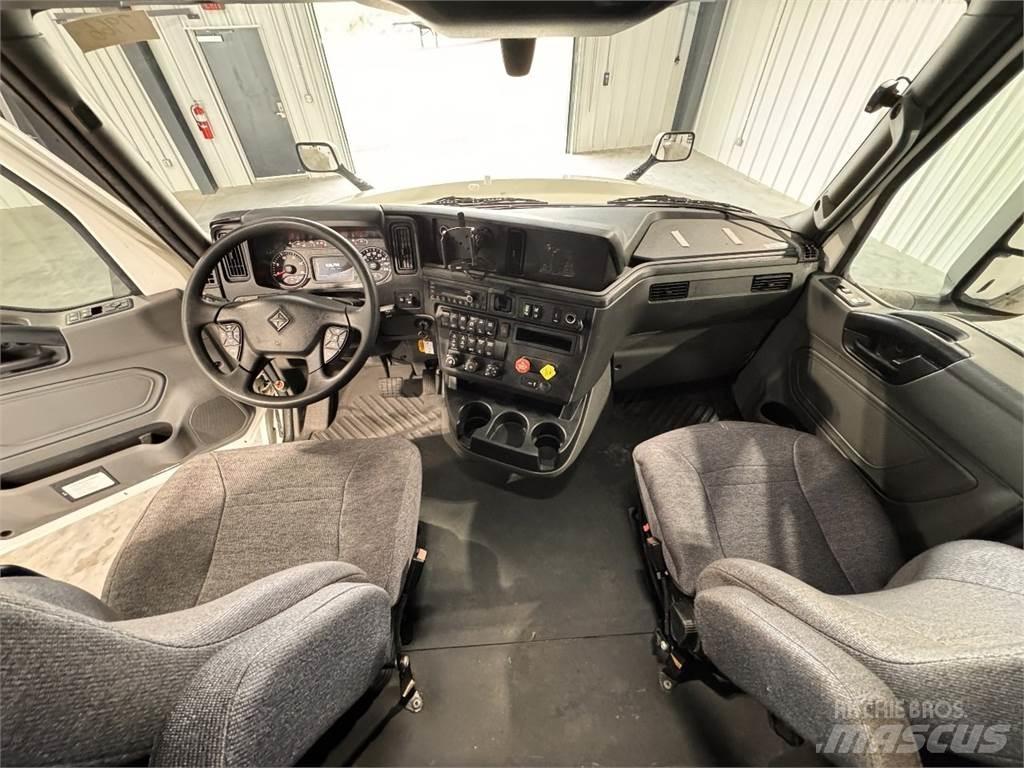 International LT625 牵引车