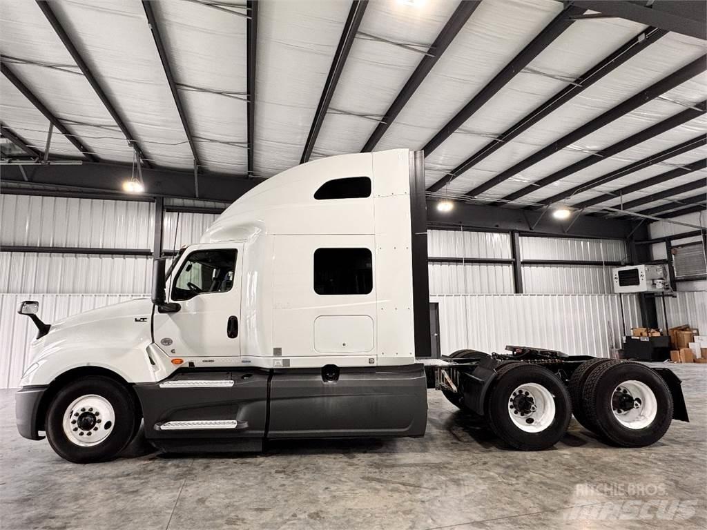 International LT625 牵引车