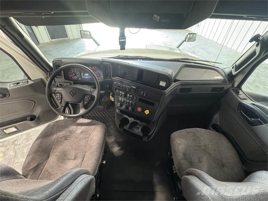 International LT625 牵引车