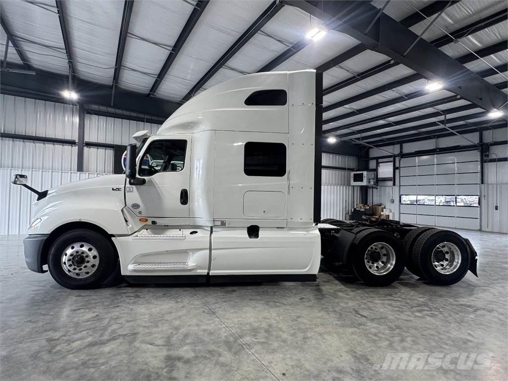 International LT625 牵引车