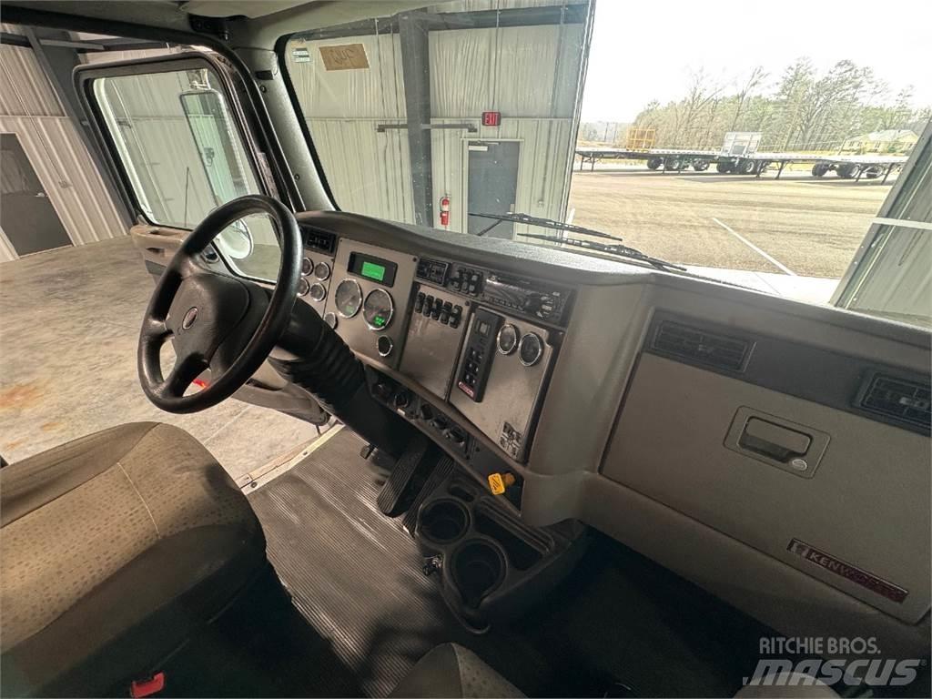 Kenworth T270 平板车