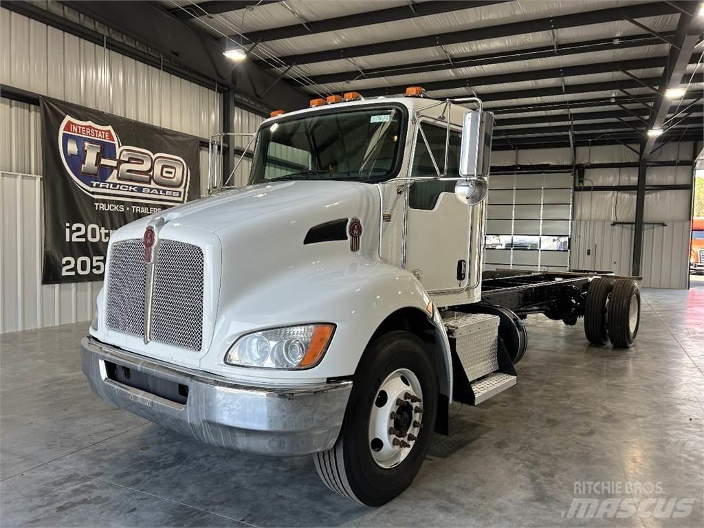 Kenworth T270 平板车