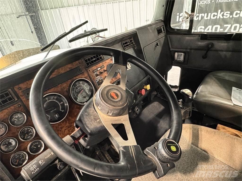 Kenworth T800 牵引车